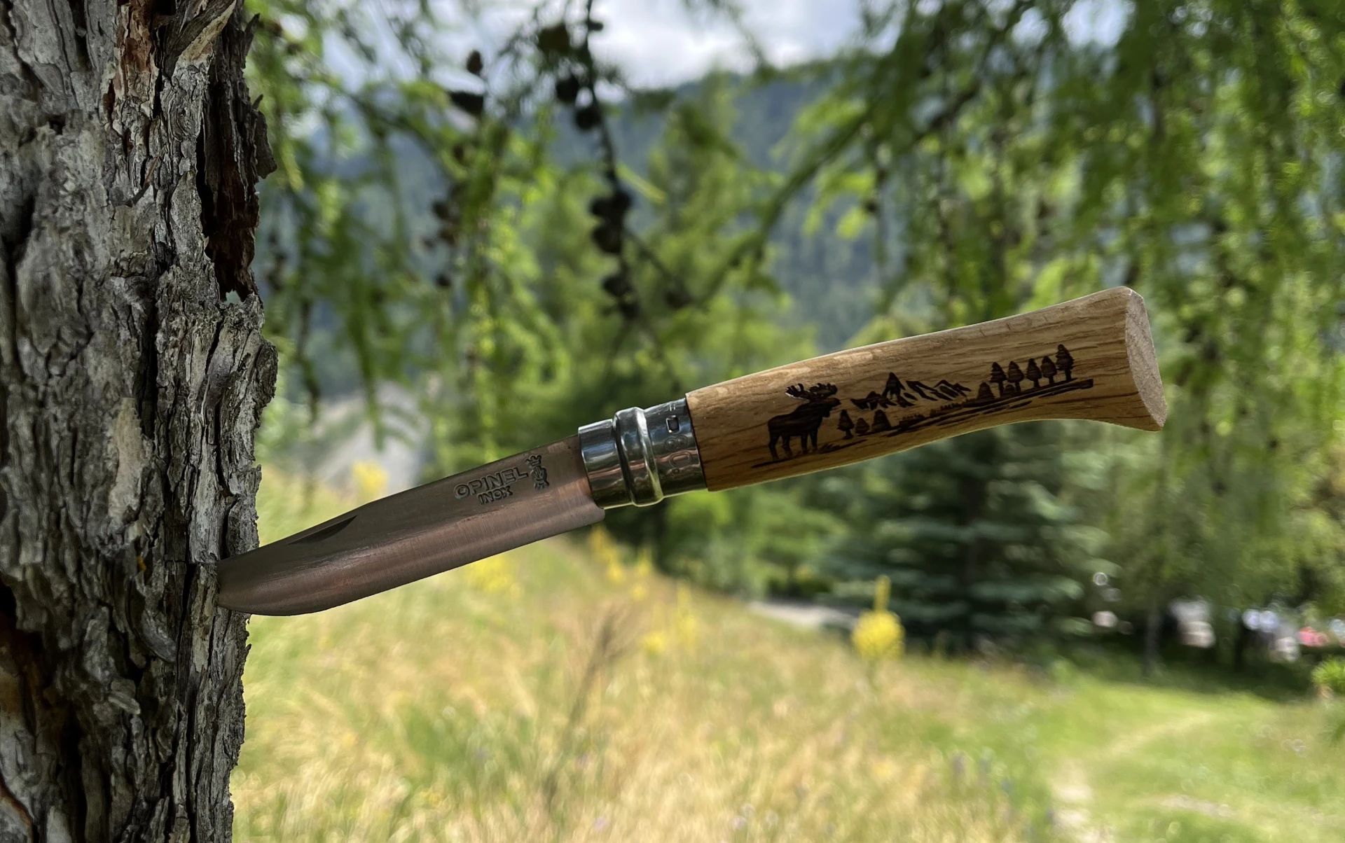 Navaja Opinel N°08 Animalia Alce | Mango de Roble Grabado 2 Navaja Opinel N°08 Animalia Alce | Mango de Roble Grabado - Imagen 2